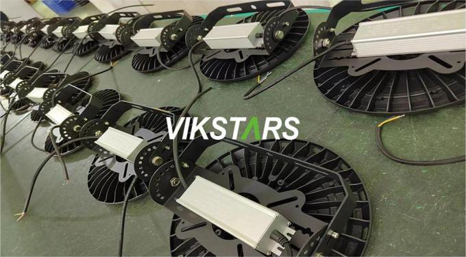Yüksek Kaliteli 100W 150W 200W Yüksek Körfez Işıkları Proje Endüstriyel Işık Depoları için Klasik Tasarım 25